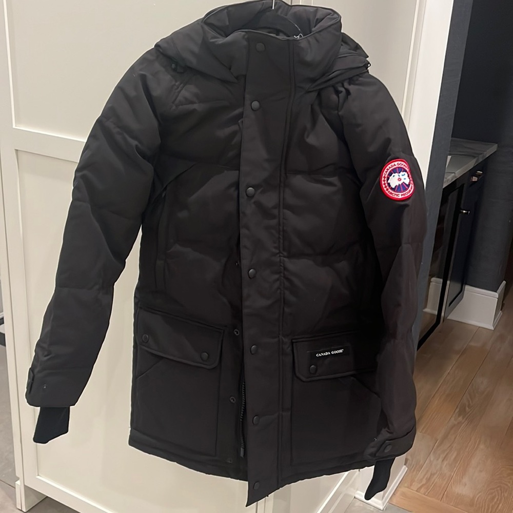 Brand new Canada goose Men's black parka size Small. Canada goose Emory parka